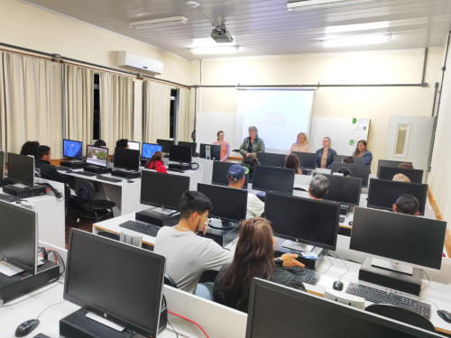 Secretaria de Educa??o e IFRS oportunizam curso de Inicia??o Profissional aos estudantes do CEJA