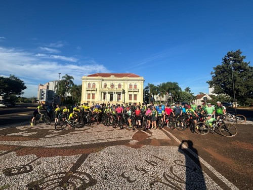 Pedal da Uva re?ne ciclistas em Erechim