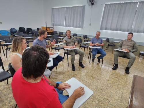 Secretaria e Brigada Militar planejam a?es da Opera??o volta ?s aulas de Erechim  