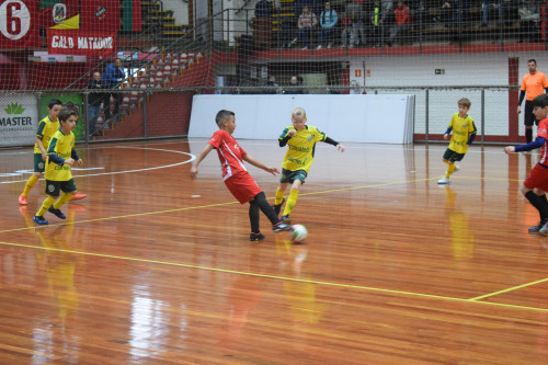Categorias de base iniciam confrontos da Ta?a Erechim de Futsal 2023