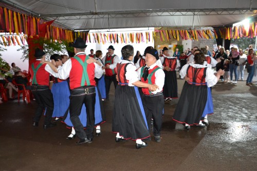 002 - Apresentação de grupo de dança folclórica alemã