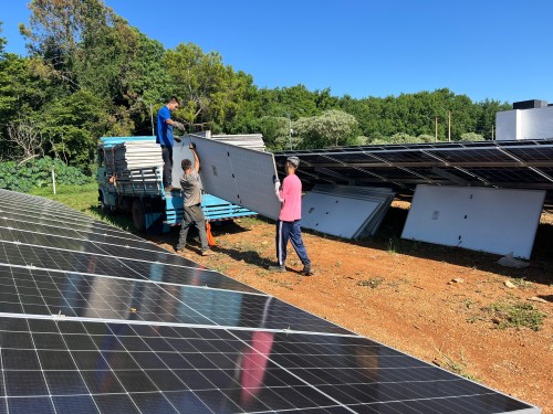Usina solar de Erechim passa por reforma após danos causados por granizo