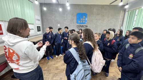 Conecta Maker leva tecnologia, robótica e cultura maker para estudantes do Sistema Municipal de Erechim 