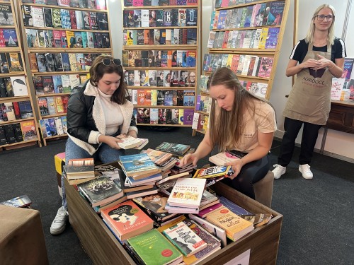 Dez livreiros participam da 26? Feira do Livro e promovem diversidade liter?ria