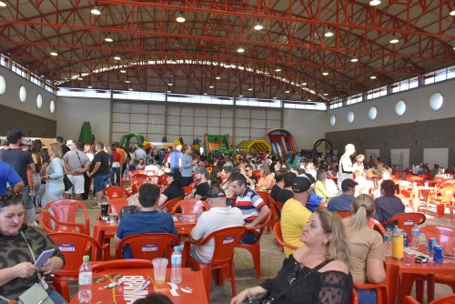 008 - Praça de alimentação sempre cheia