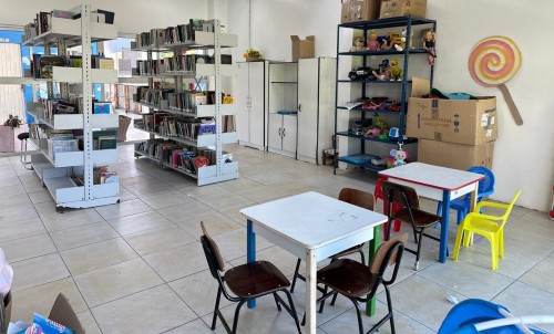 Biblioteca da Pra?a do C.E.U. ? op??o gratuita de leitura para a comunidade em Erechim