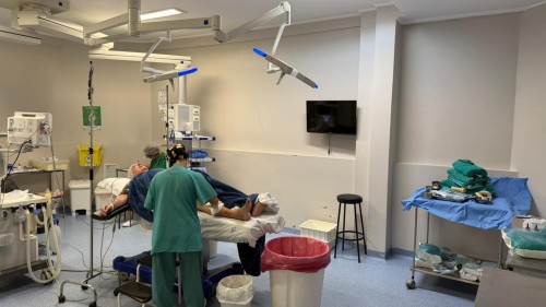Primeiros três pacientes das cirurgias ortopédicas são operados neste sábado no Santa 