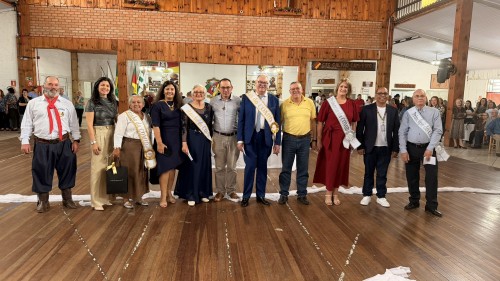 Baile do COMID celebra o Mês do Idoso e escolhe Rei, Rainha, Príncipe e Princesa