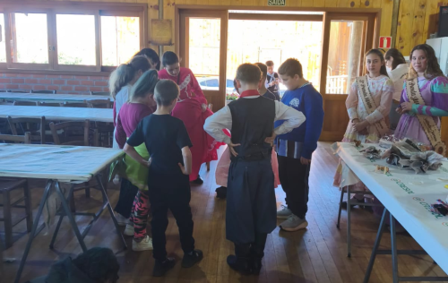 Crianças atendidas pelo CAPS Infantojuvenil participam de atividades no Acampamento Farroupilha