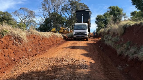 Erechim intensifica melhorias em estradas do interior 