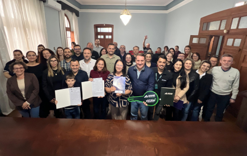 Prefeitura entrega matrículas do Programa Escritu