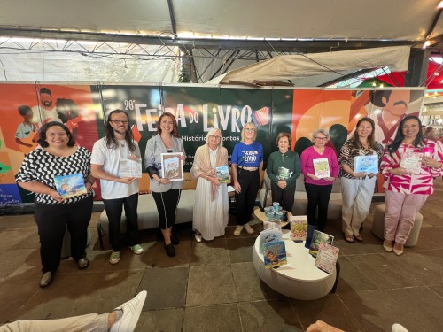 Feira do Livro: autores lan?am obras no pen?ltimo dia de evento