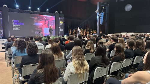 Camila Farani inspira p?blico sobre inova??o e empreendedorismo no EreTech Summit 2025