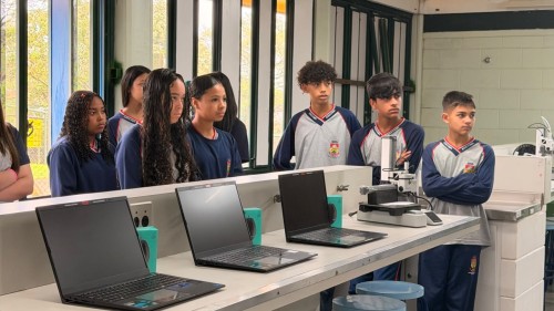 Escola Cristo Rei recebe novos equipamentos tecnol