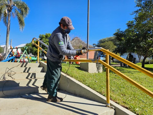 Manutenção de praças e parques para segurança, conforto e bem-estar da população