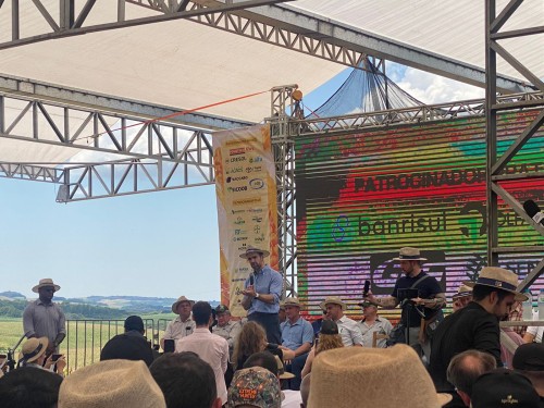 Regi?o realiza a abertura oficial da colheita do milho no Rio Grande do Sul