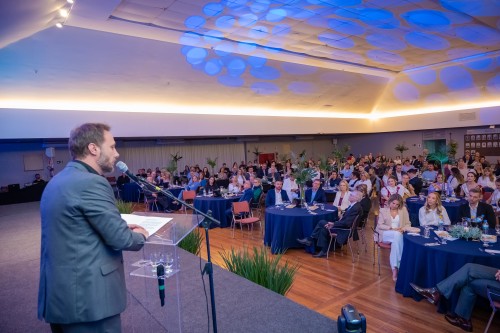Vice-prefeito Flávio Tirello em seu pronunciamento