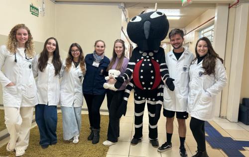 Teatro educativo aproxima saúde e escola no bairr