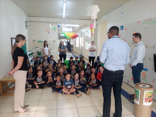 Responsabilidade social e ambiental: Escolas Municipais far?o parte do Projeto Tampinha Solid?ria