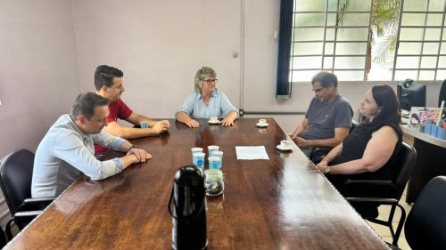 Solidariedade que reconstr?i: Canoas doa mais de 3,4 mil livros a Erechim 