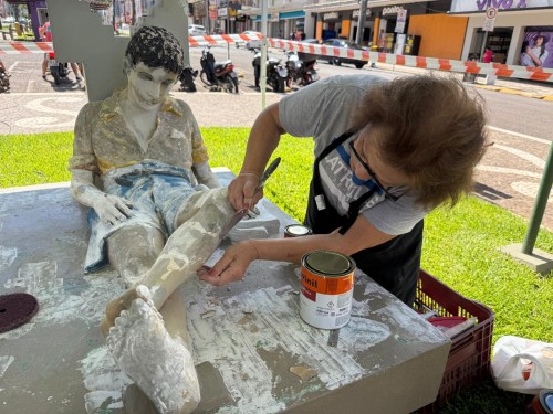 Iniciam as obras de restauro do monumento ?O Vendedor de Jornais? 