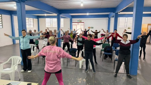 Projeto Envelhecer em Movimento promove dança e convivência para a melhor idade em Erechim