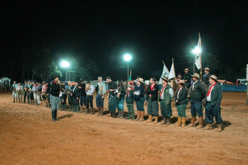 Noite de f?, tradi??o e m?sica marca o s?bado de Acampamento Farroupilha 