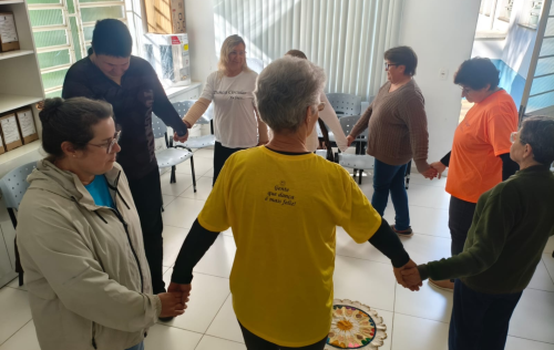 UBS Estevam Carraro promove dança circular como ferramenta de saúde e bem-estar