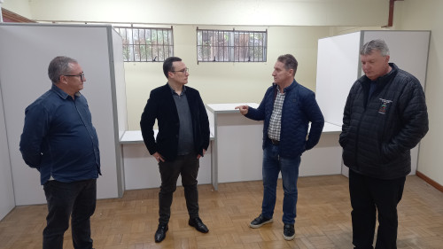 Prefeito Polis e promotor visitam nova sede do IGP