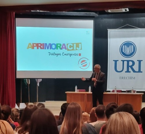 AprimoracIJ - Diálogos Emergentes reúne profissionais do Sistema de Garantia de Direitos em Erechim