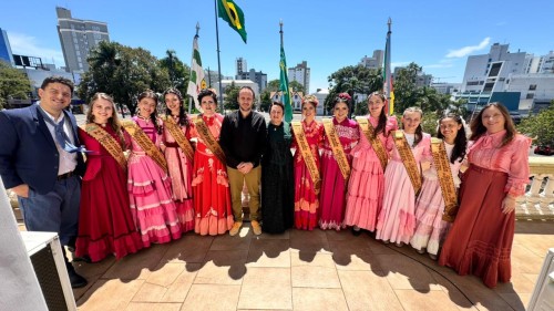 Comitiva da região participa da Geração e Distribuição da Chama Crioula