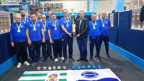 Piscina Clube Erechim conquista t?tulos nas categorias Masculina e Feminina do Campeonato Municipal de Bochas por Equipe 2025