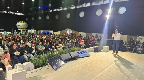 EreTech Summit 2025: Yalli Oliveira revela como formar talentos para escalar empresas com sucesso