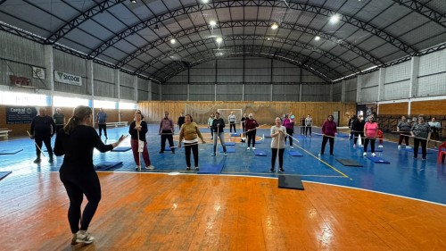 60+ Extensão 01 promove primeira turma de Alongamento e Relaxamento com mais de 30 participantes 