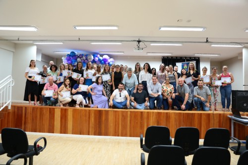 Prefeitura presta homenagem a servidores da Educa??o por tempo de servi?os