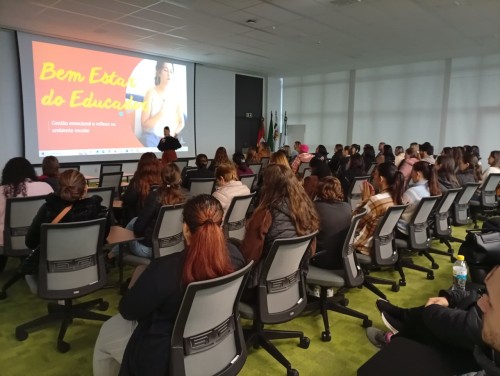 Semana de Formação Continuada qualifica Auxiliares de Disciplina do Sistema Municipal de Ensino