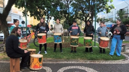 Música, cuidado e proteção: crianças do CAPS Infantojuvenil sensibilizam comunidade sobre a importância da vacinação 