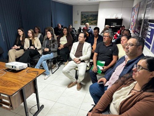 Palestra orienta MEIs de Erechim sobre aposentadoria e direitos previdenciários