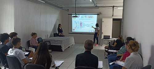 Grupo de M?es TEAmar faz forma??o com estagi?rios da Secretaria de Educa??o