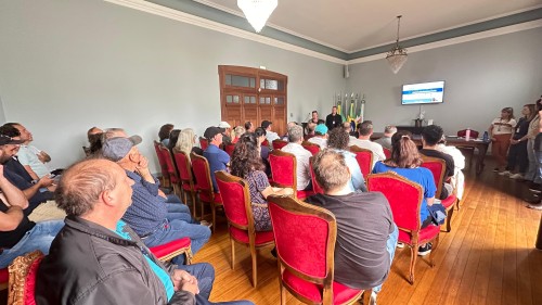 Prefeitura promove reuni?o t?cnica com agroind?strias e respons?veis t?cnicos 