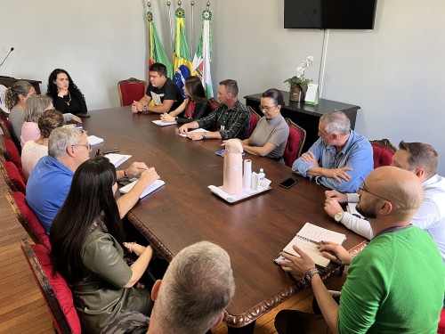 Prefeitura se re?ne com representantes da APAE