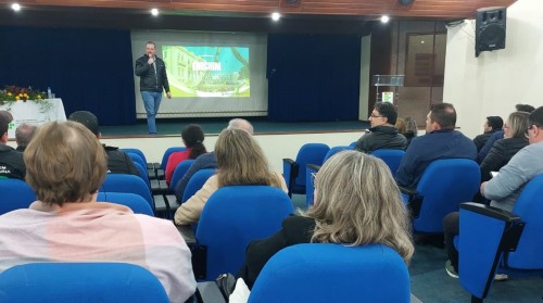 Erechim apresenta ações de fortalecimento da agricultura urbana e periurbana sustentável em Seminário Regional