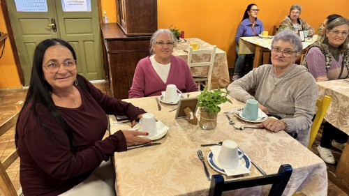Mulheres do CRAS Presidente Vargas participam de passeio especial em comemoração ao Dia das Mães