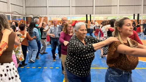 Erechim promove baile em comemoração ao Mês do Idoso