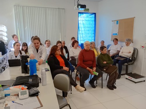 Grupo Vida e Saúde promove atividade sobre alimentação saudável na UBS Estevam Carraro