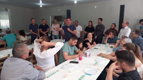 Meu Bairro Melhor entrega revitalização da sede da associação da Linha Fascículo