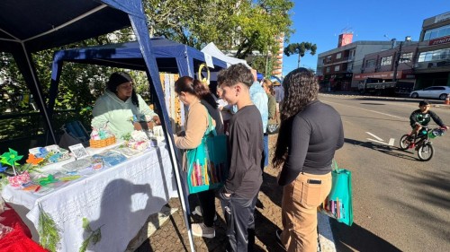 Feira Criativa movimenta Feira do Livro e terá nova edição no próximo domingo
