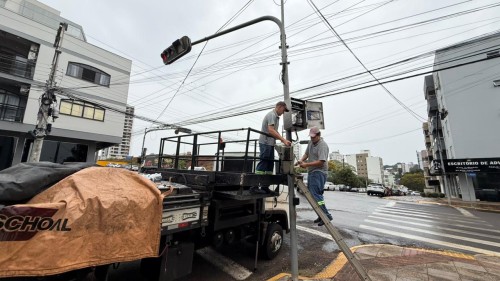 Erechim inicia implantação de novos semáforos p