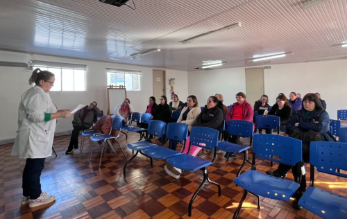 Equipes que atuam nas Salas de Vacinação das UBSs de Erechim passam por treinamento