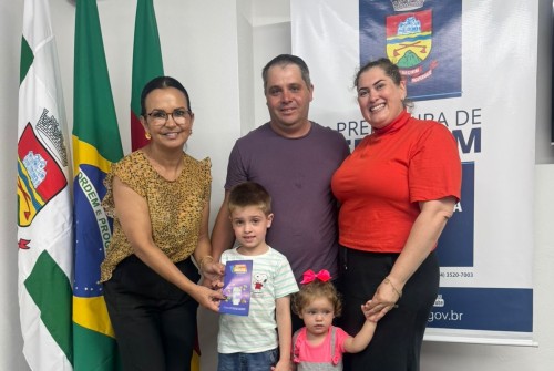 Um grande cidad?o de seis anos de idade d? exemplo de consci?ncia coletiva